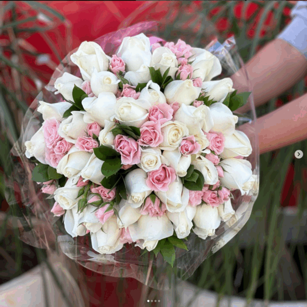 Buquê de noiva rosas com alstromelias